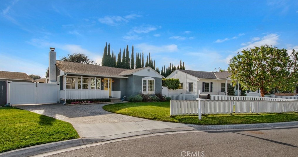 2632 Riverside Dr, Costa Mesa CA  92627-4634 exterior