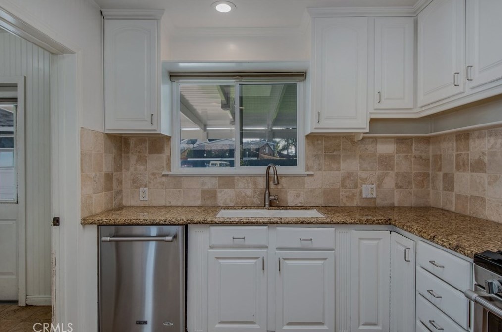 2632 Riverside Dr, Costa Mesa CA  92627-4634 exterior