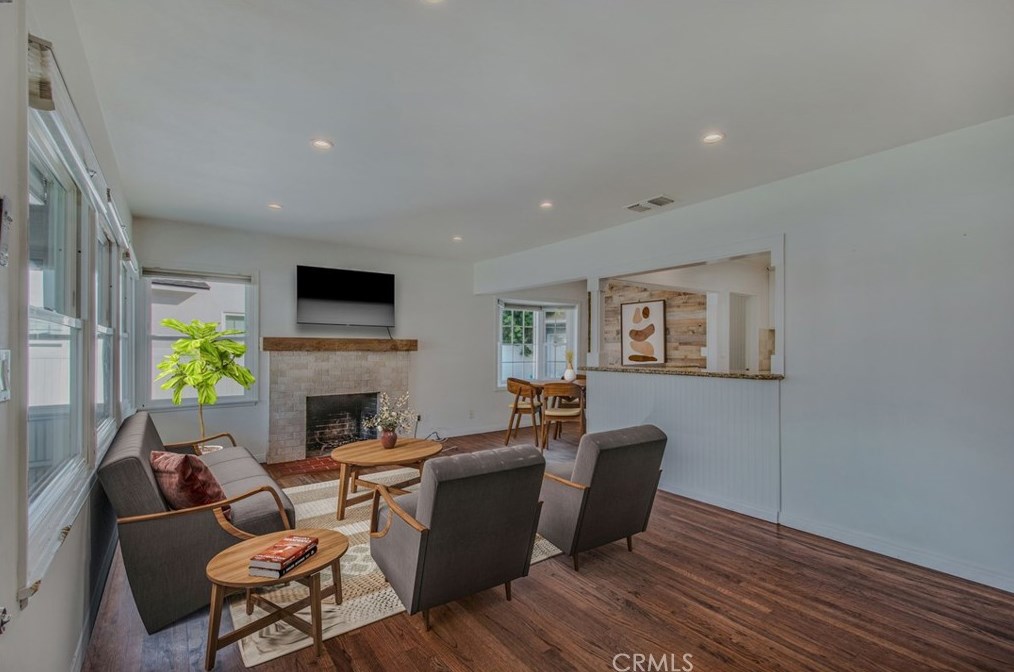 2632 Riverside Dr, Costa Mesa CA  92627-4634 exterior