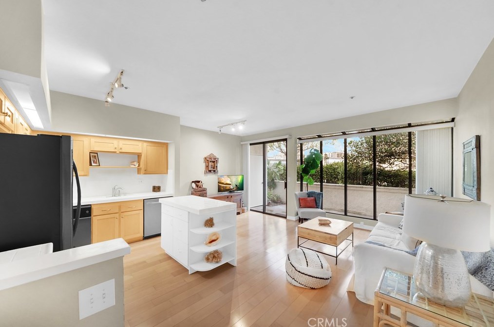 230 Lille Ln #105, Newport Beach, CA 92663