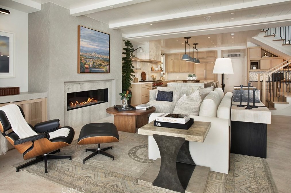 209 Crystal Ave, Newport Beach CA  92662-1313 exterior