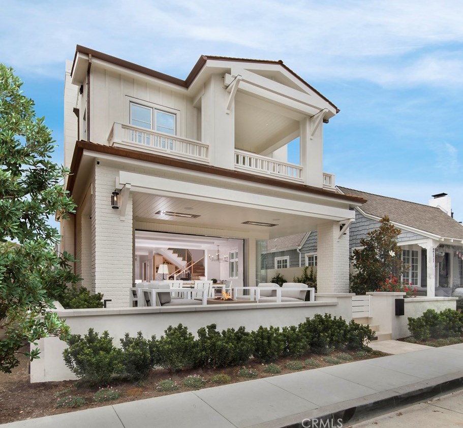 209 Crystal Ave, Newport Beach CA  92662-1313 exterior