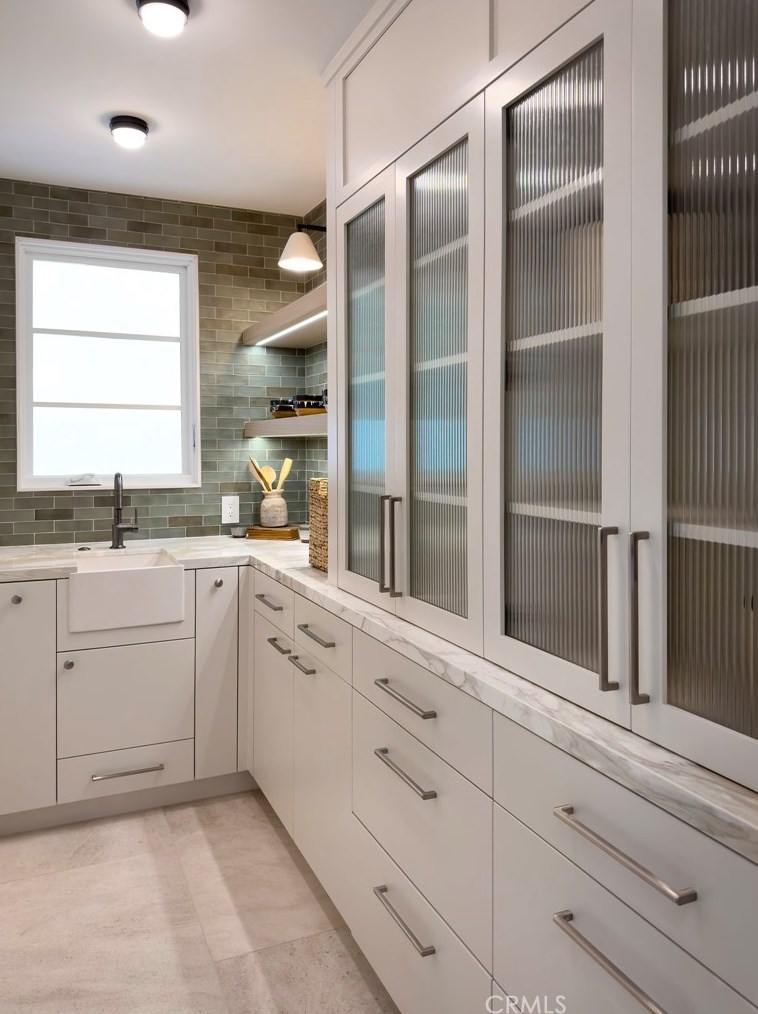 209 Crystal Ave, Newport Beach CA  92662-1313 exterior