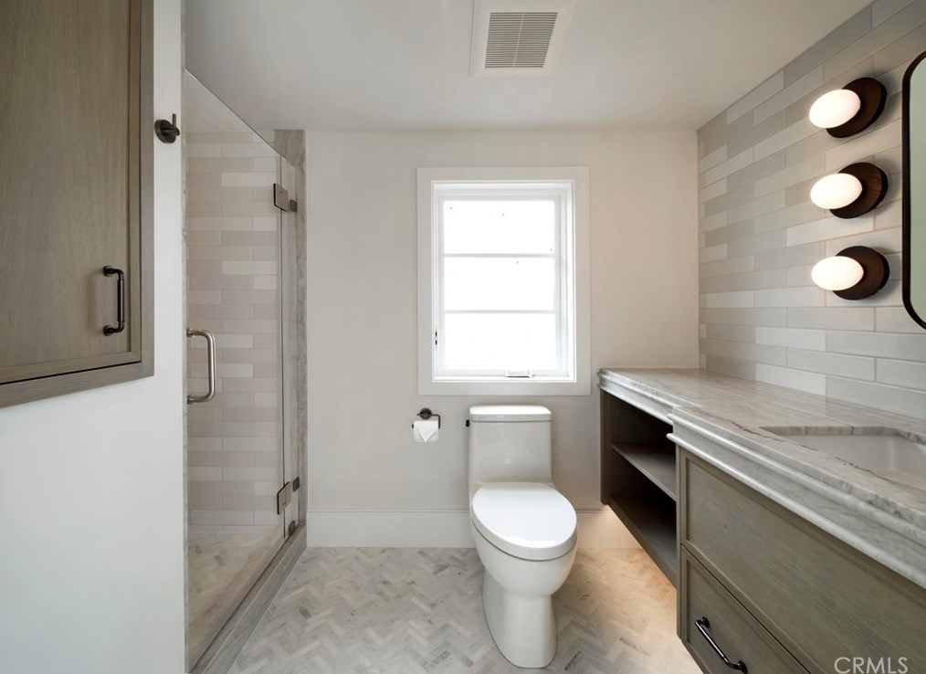 209 Crystal Ave, Newport Beach CA  92662-1313 exterior