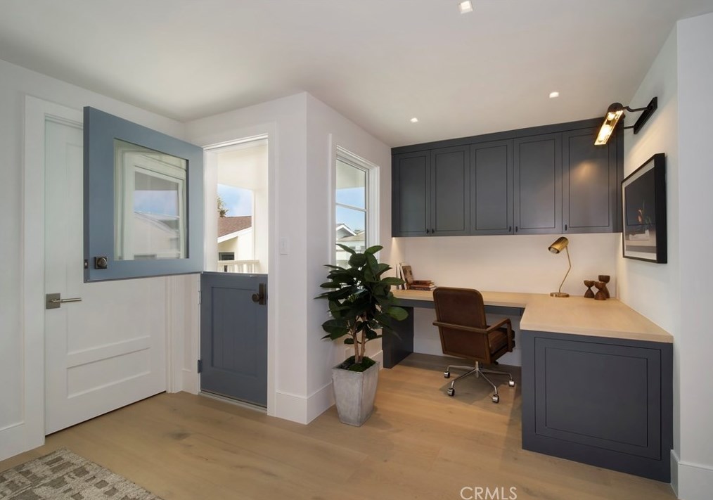 209 Crystal Ave, Newport Beach CA  92662-1313 exterior