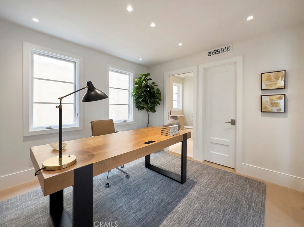 209 Crystal Ave, Newport Beach CA  92662-1313 exterior