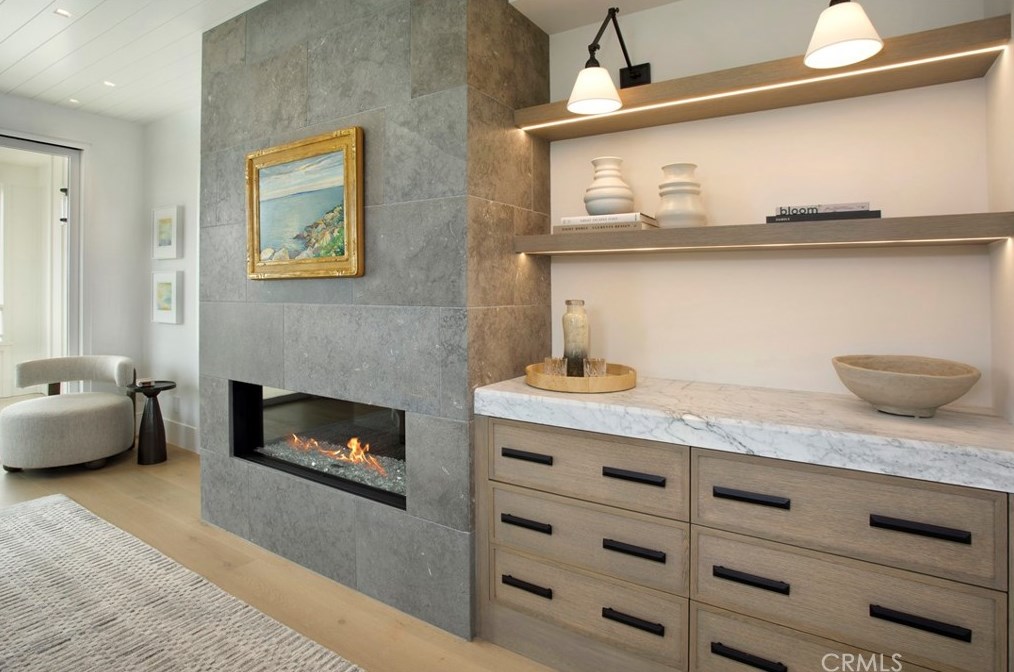 209 Crystal Ave, Newport Beach CA  92662-1313 exterior