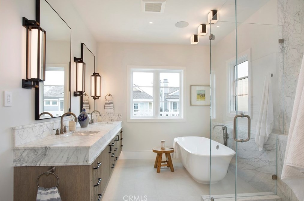 209 Crystal Ave, Newport Beach CA  92662-1313 exterior