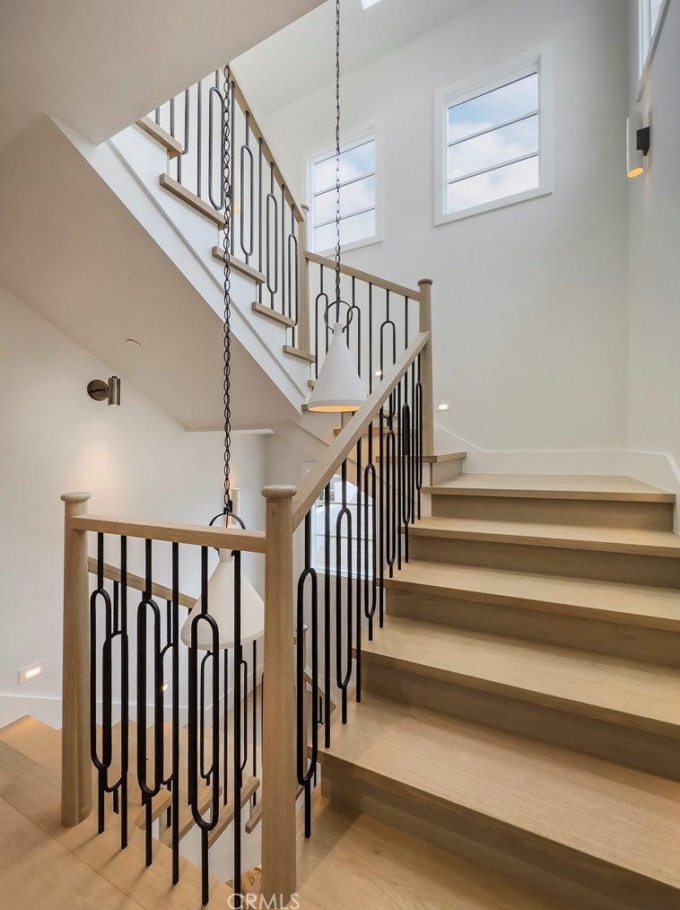 209 Crystal Ave, Newport Beach CA  92662-1313 exterior