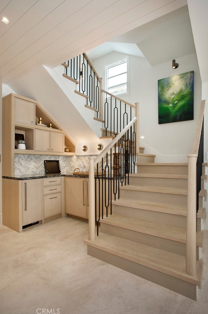 209 Crystal Ave, Newport Beach CA  92662-1313 exterior