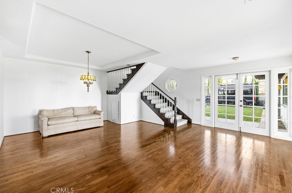 1810 Kings Rd, Newport Beach CA  92663-5003 exterior