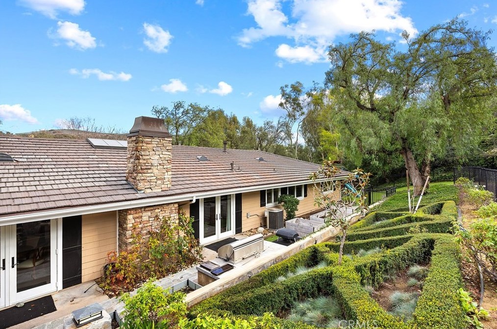 10091 Overhill Dr, Santa Ana, CA 92705