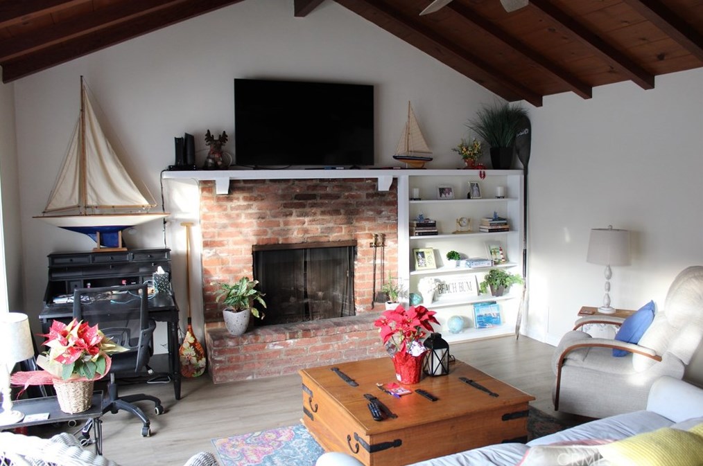 210 Abalone Ave, Newport Beach, CA 92662-1304