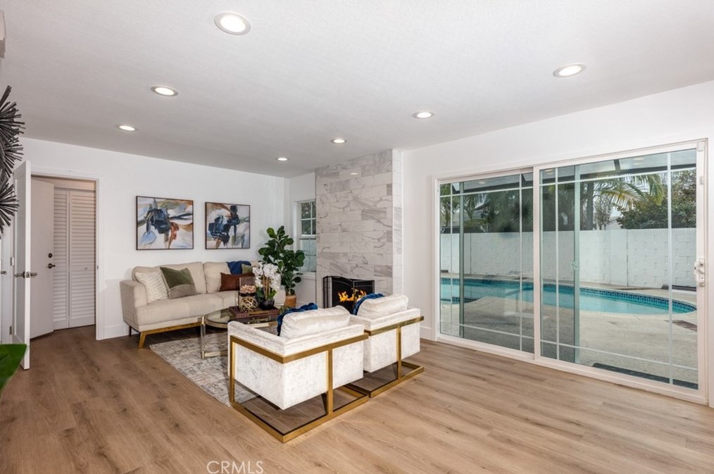 1586 Elm Ave, Anaheim CA  92802-1348 exterior