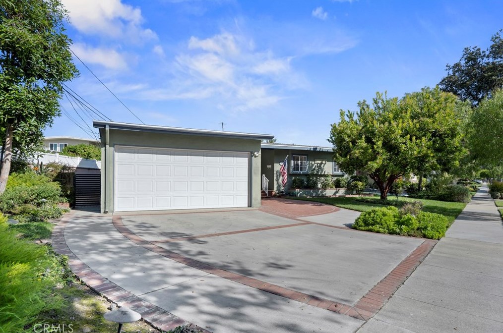 2625 Foreman Ave, Long Beach, CA 90815-1108