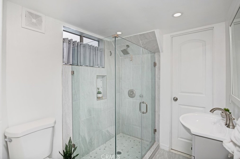 220 Mountain View Ave, Glendora CA  91741-3301 exterior