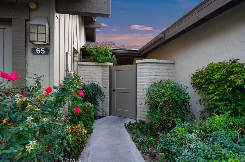 65 Laredo Ln, Palm Desert, CA 92211-3207