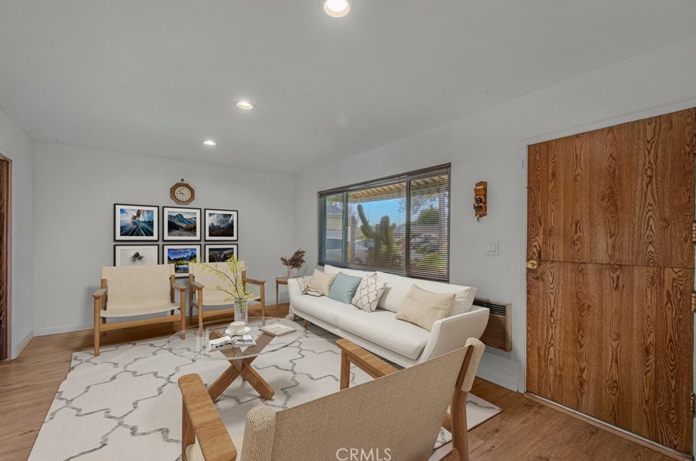 2130 Monrovia Ave, Costa Mesa, CA 92627-3325