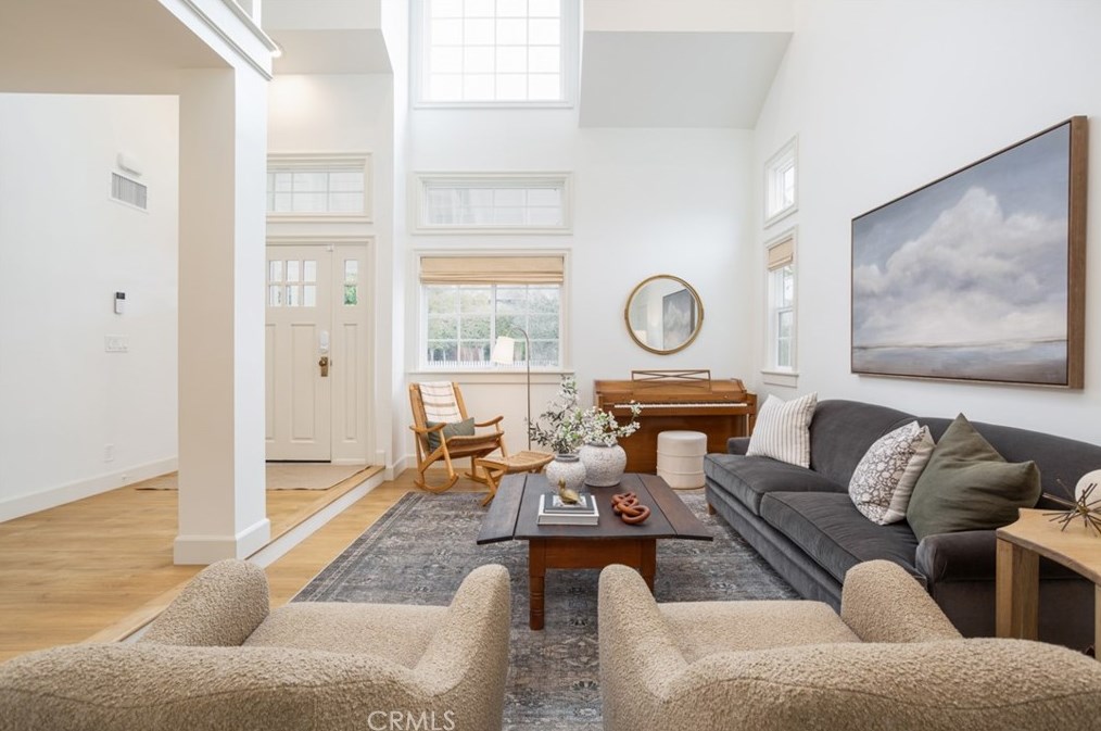 201 Costa Mesa St, Costa Mesa, CA 92627