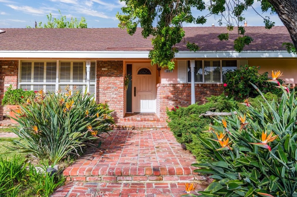 1607 Warwick Ln, Newport Beach, CA 92660-4831