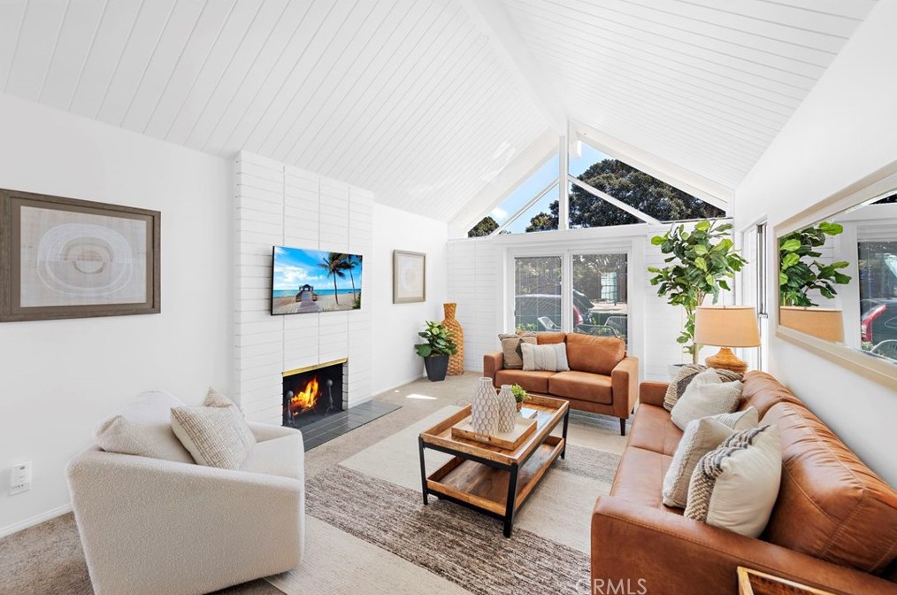 223 61st St, Newport Beach, CA 92663-2038