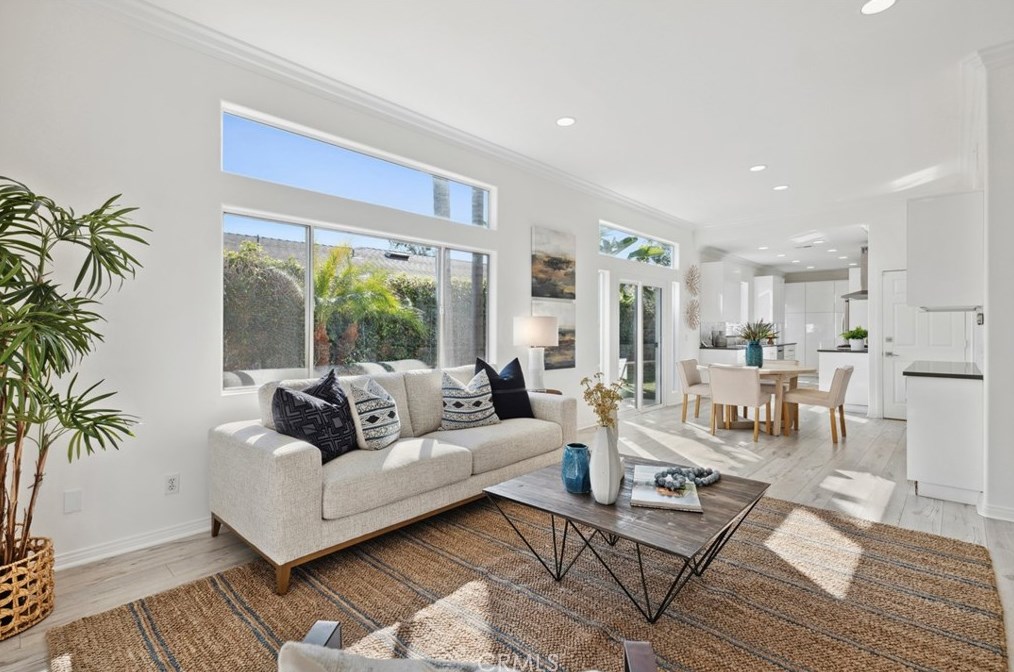 235 Santa Isabel Ave, Costa Mesa, CA 92627