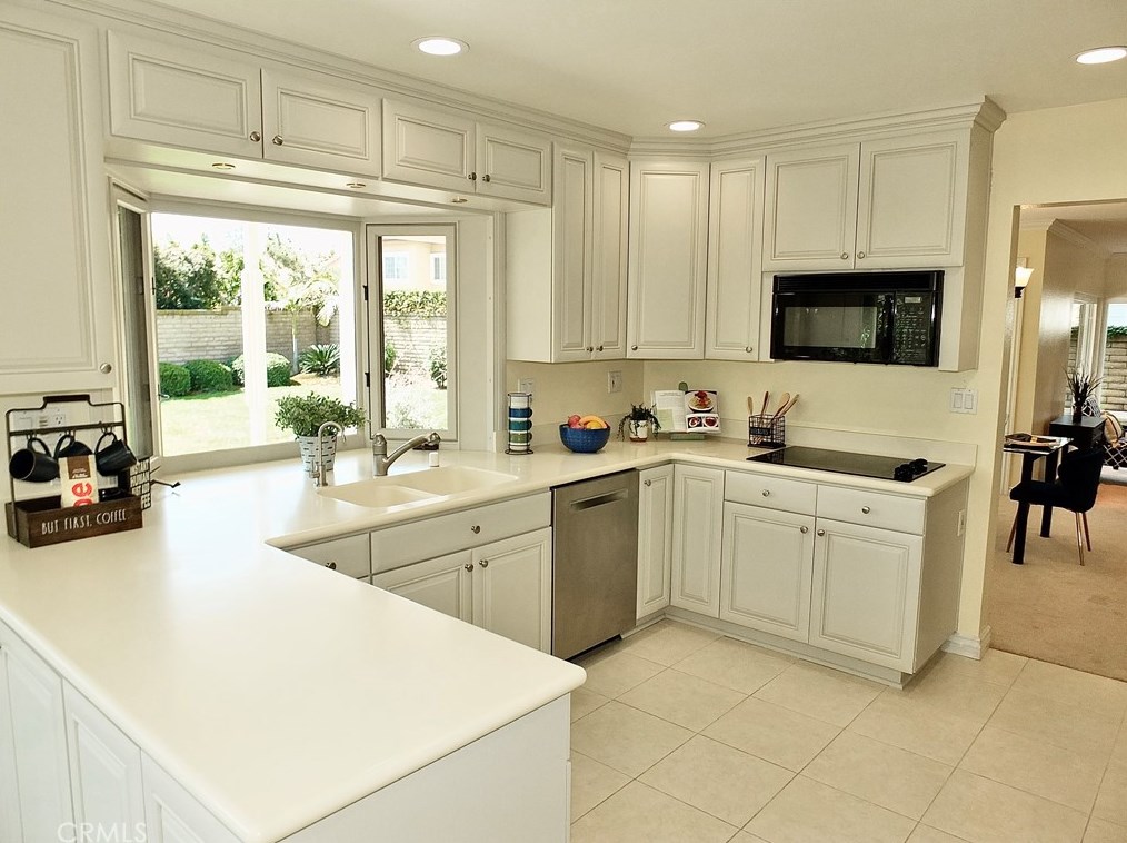 1619 Clear Creek Dr, Fullerton CA  92833-1437 exterior