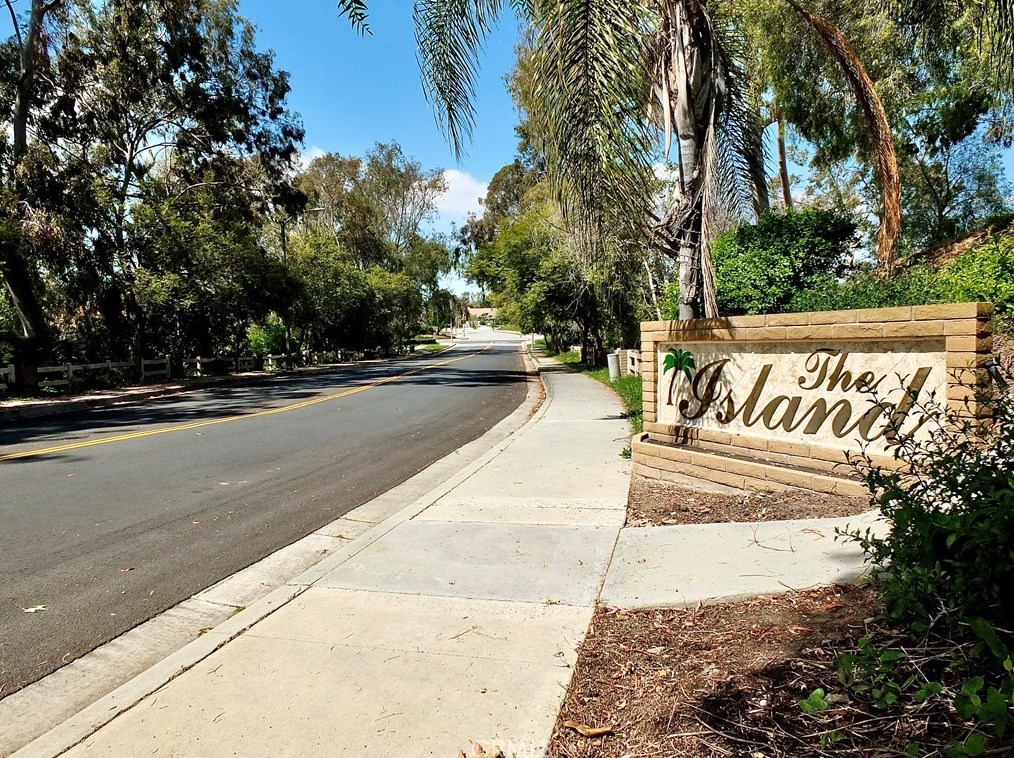 1619 Clear Creek Dr, Fullerton CA  92833-1437 exterior