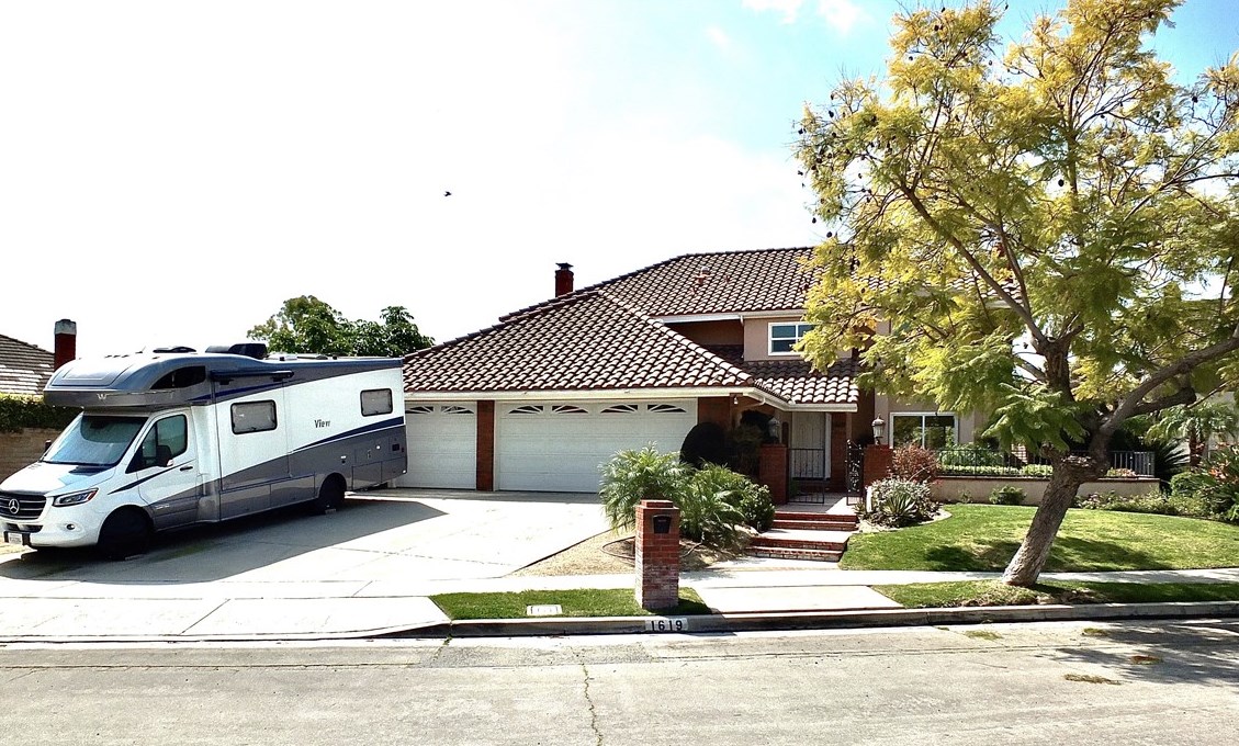 1619 Clear Creek Dr, Fullerton CA  92833-1437 exterior