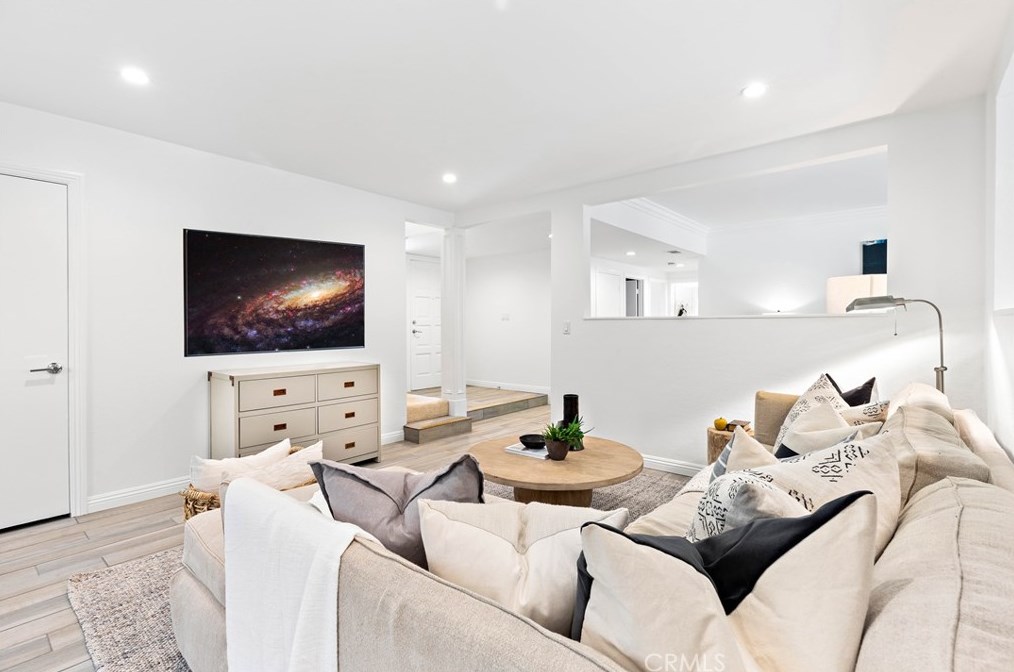 15201 Touraine Way, Irvine CA  92604-3149 exterior