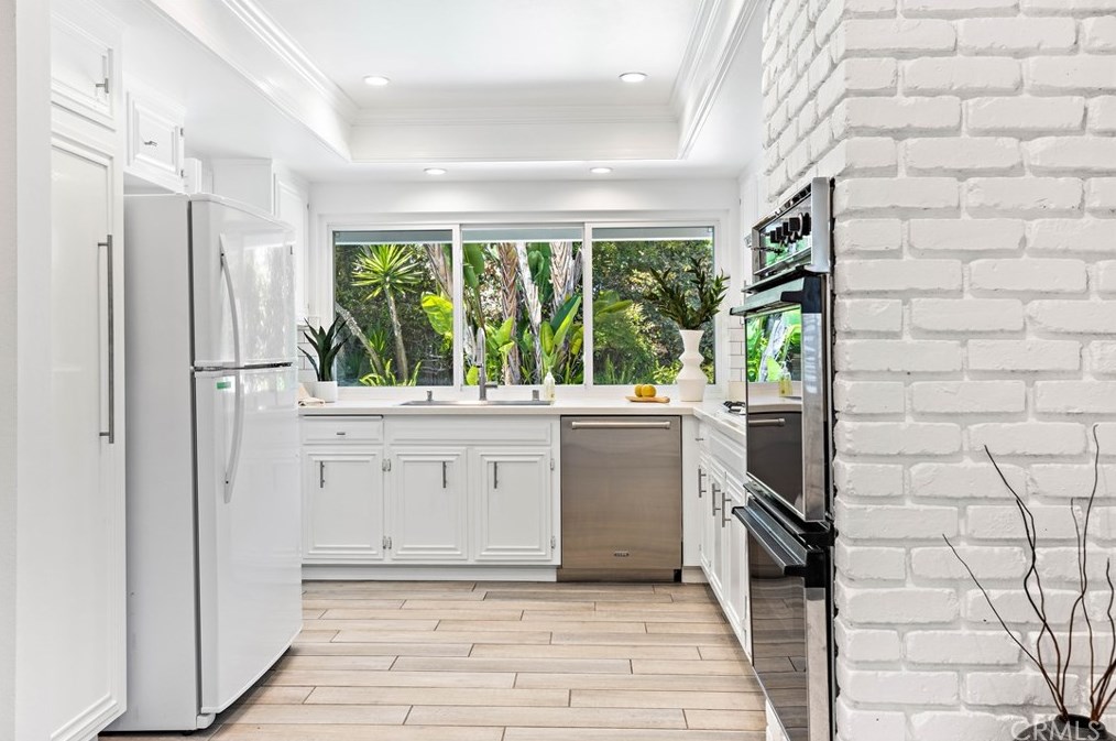 15201 Touraine Way, Irvine CA  92604-3149 exterior