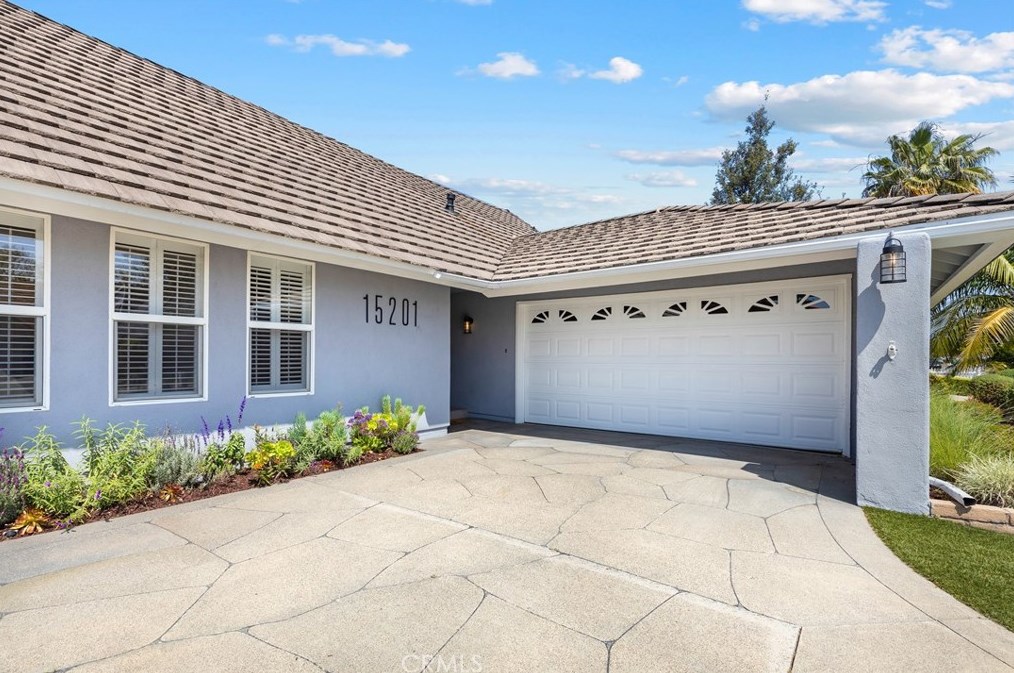 15201 Touraine Way, Irvine CA  92604-3149 exterior