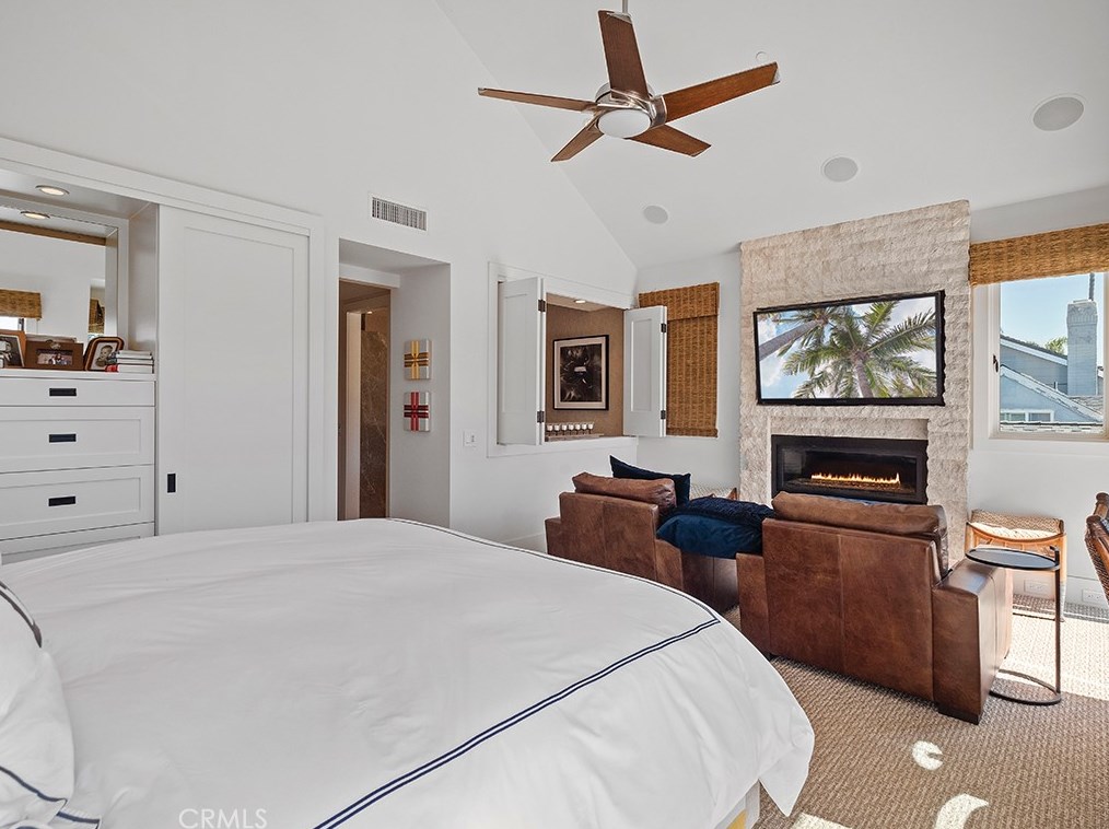 129 Topaz Ave, Newport Beach CA  92662-1024 exterior