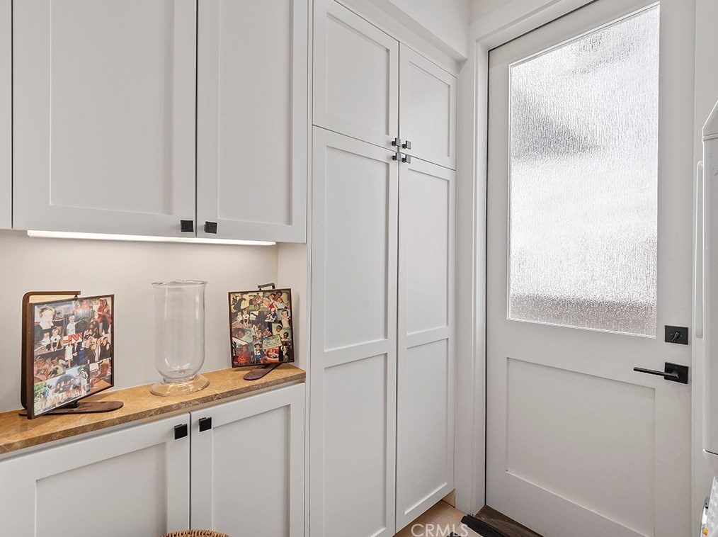 129 Topaz Ave, Newport Beach CA  92662-1024 exterior