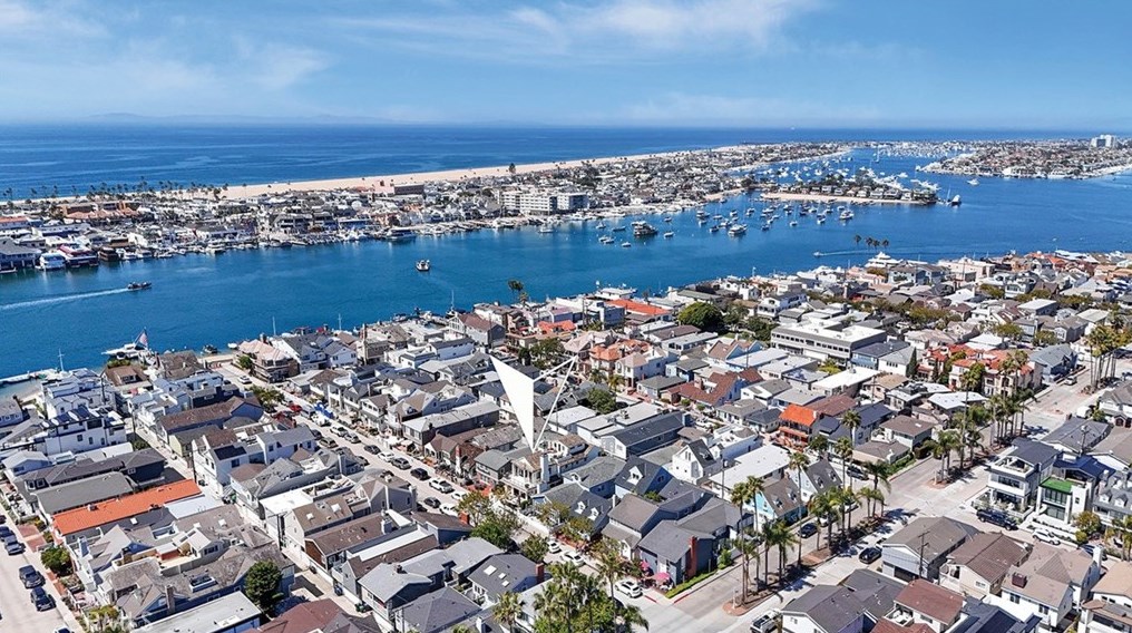 129 Topaz Ave, Newport Beach CA  92662-1024 exterior