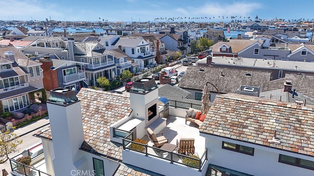 129 Topaz Ave, Newport Beach CA  92662-1024 exterior