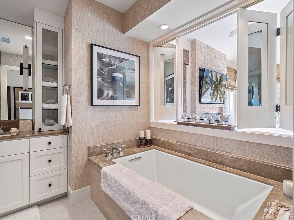 129 Topaz Ave, Newport Beach CA  92662-1024 exterior