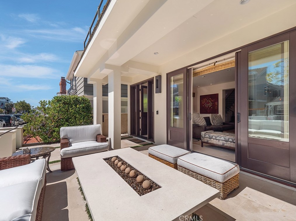 129 Topaz Ave, Newport Beach CA  92662-1024 exterior