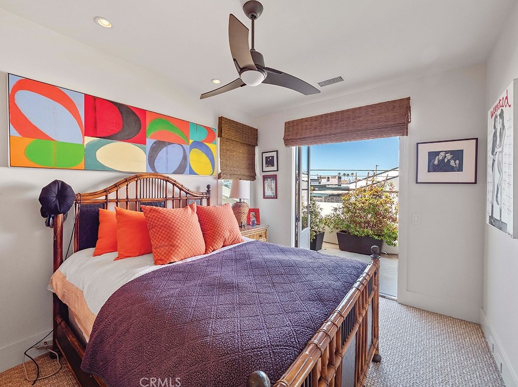 129 Topaz Ave, Newport Beach CA  92662-1024 exterior