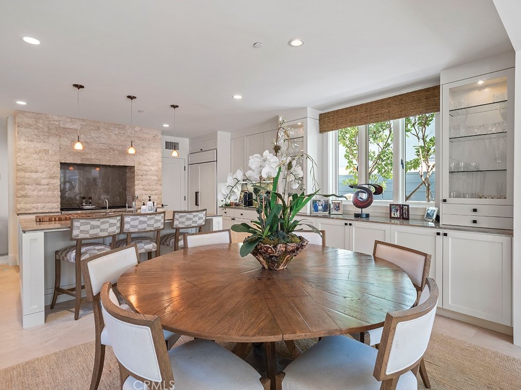 129 Topaz Ave, Newport Beach CA  92662-1024 exterior