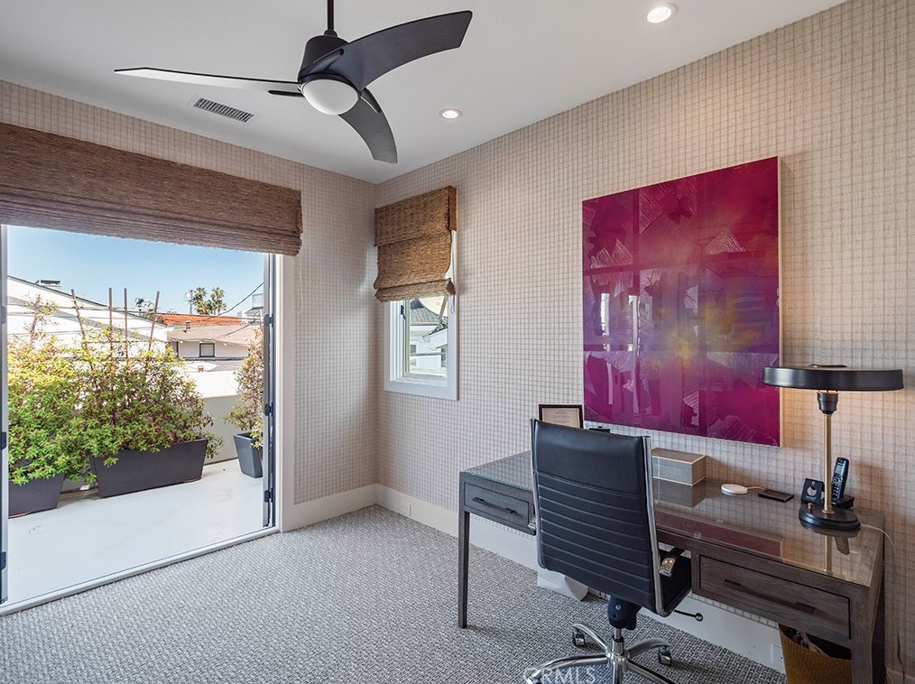 129 Topaz Ave, Newport Beach CA  92662-1024 exterior