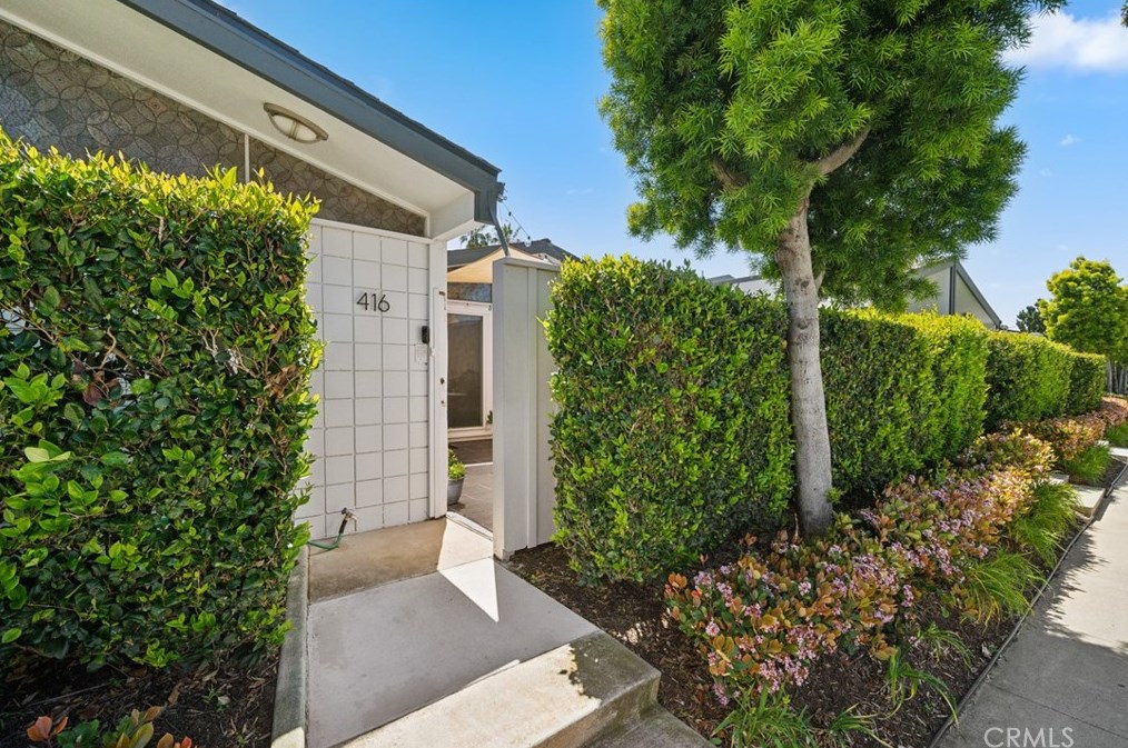 416 Bolero Way, Newport Beach CA  92663-3602 exterior