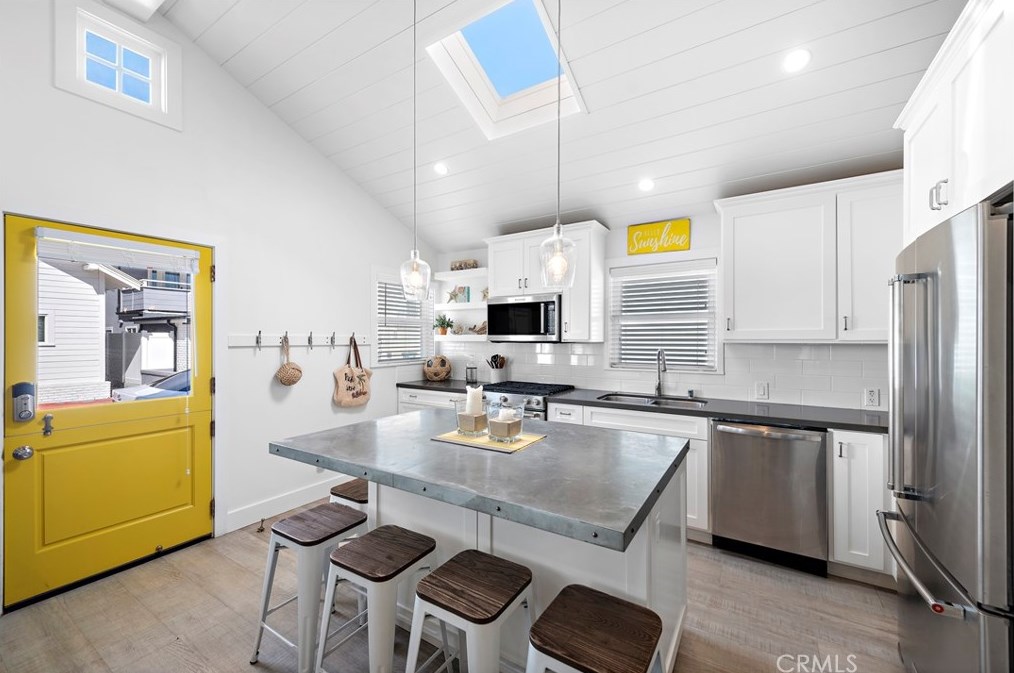 120 37th St, Newport Beach, CA 92663-3016