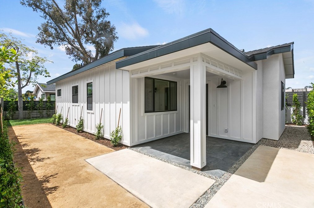 734 Center St, Costa Mesa, CA 92627
