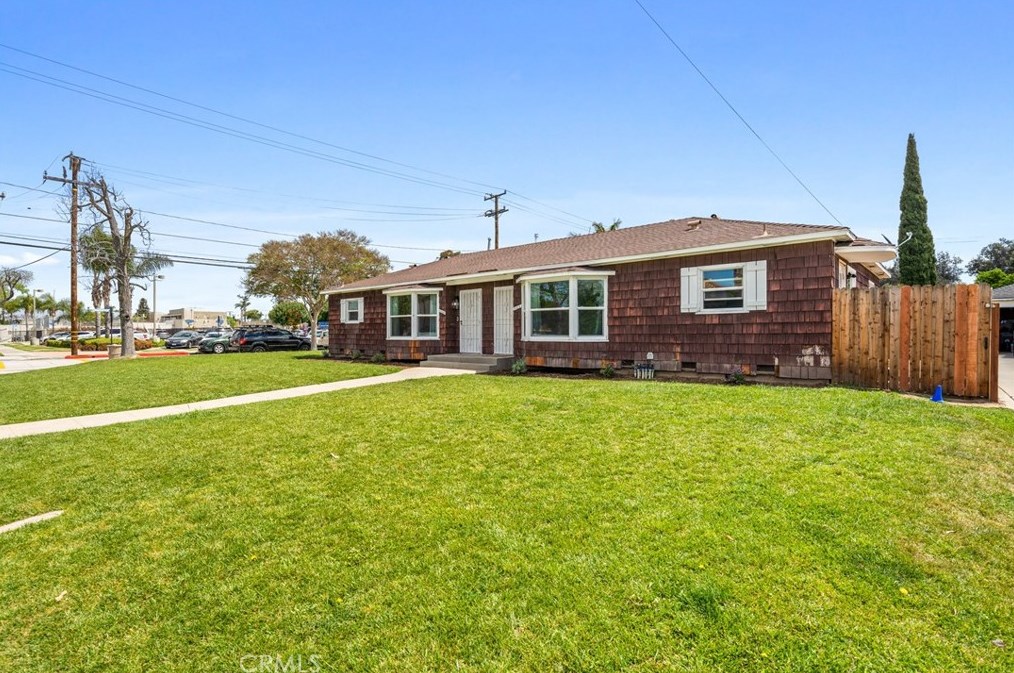 1123 Baker St, Santa Ana, CA 92703-2227
