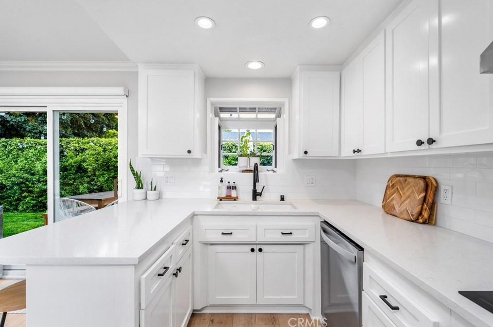 417 Gloucester Dr, Costa Mesa, CA 92627