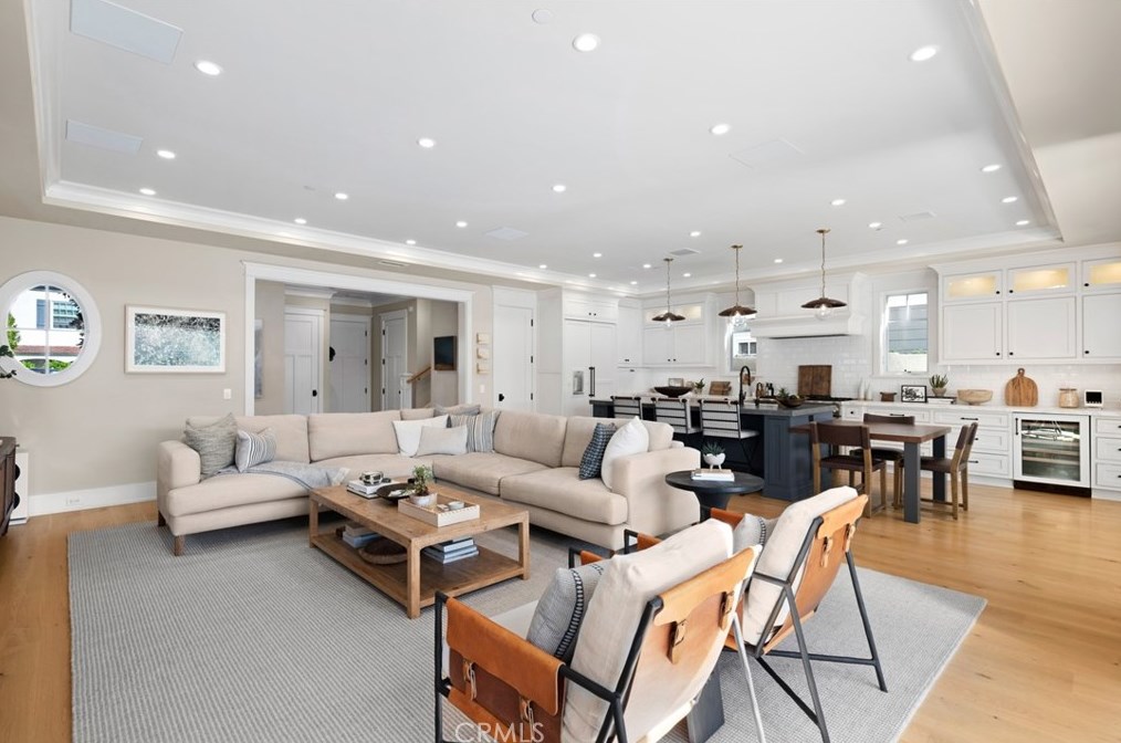 214 Via Mentone, Newport Beach CA  92663-4919 exterior