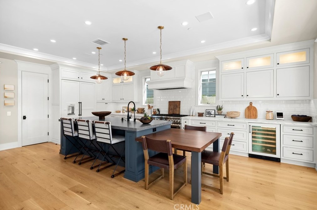 214 Via Mentone, Newport Beach CA  92663-4919 exterior