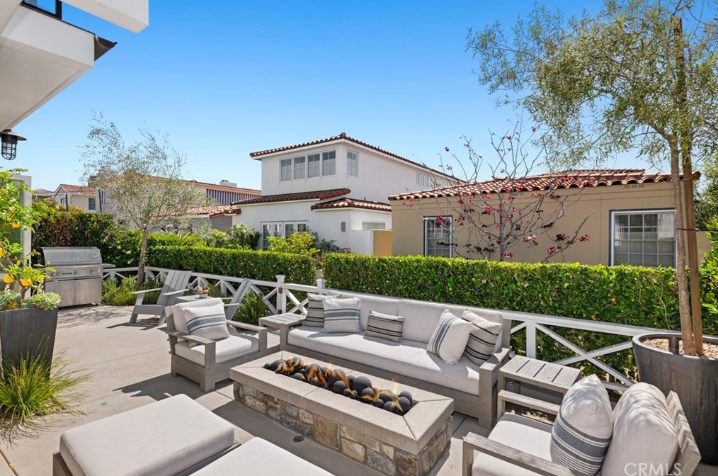 214 Via Mentone, Newport Beach CA  92663-4919 exterior