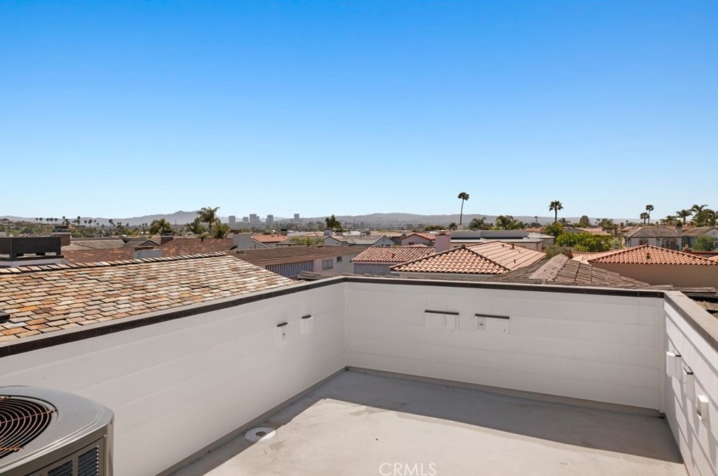 214 Via Mentone, Newport Beach CA  92663-4919 exterior
